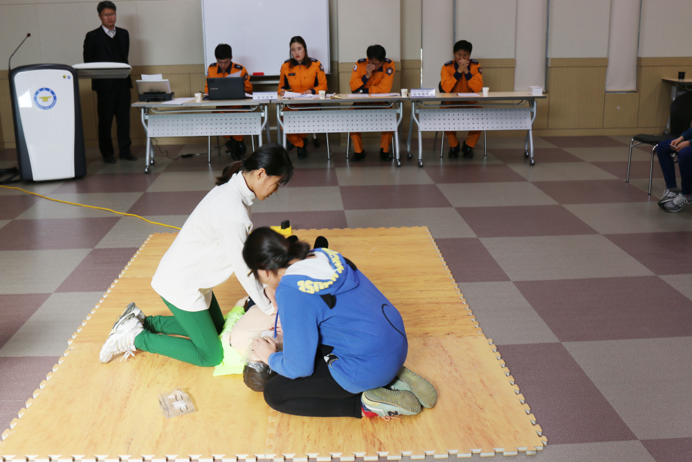 심폐소생술대상팀(고성소방서).JPG