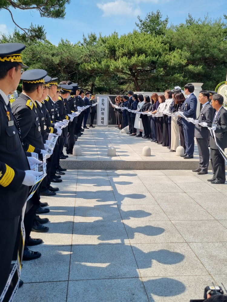 (6.6)김숙자 홍천소방서장 위패봉안식 참여2.jpg