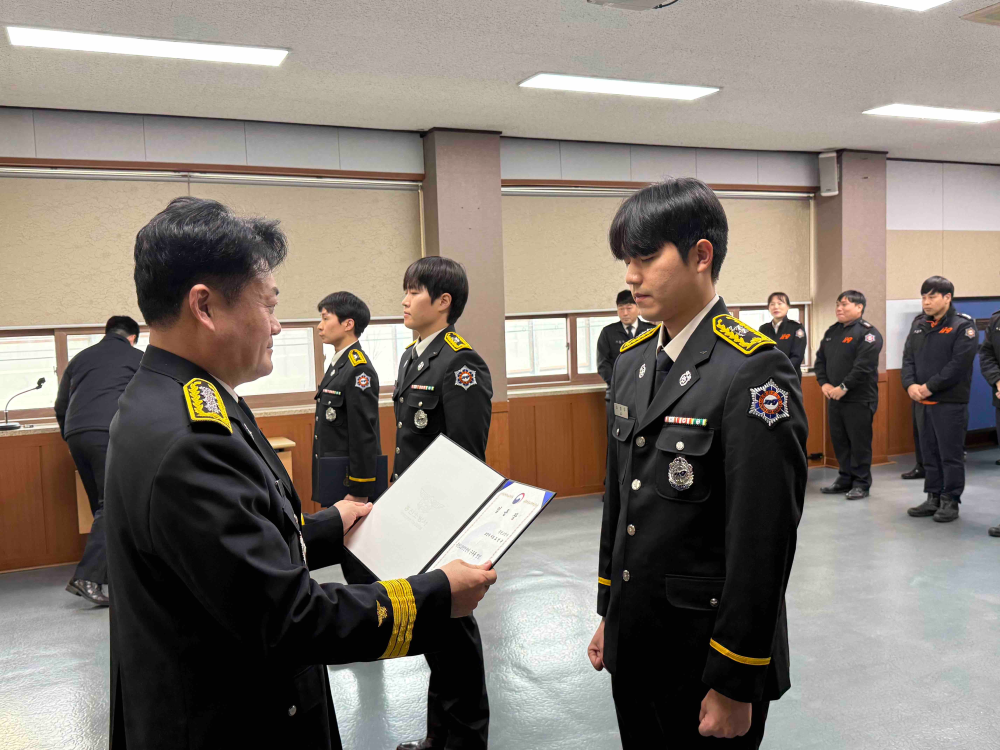 1.26. 신규 임용장 수여식2.jpg