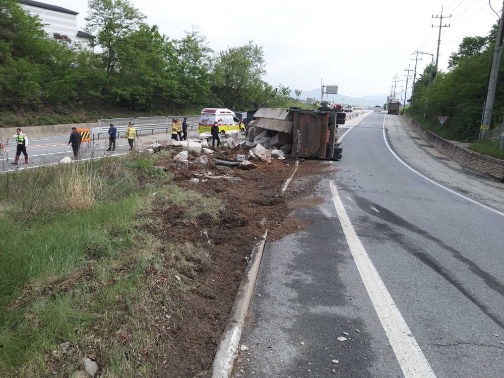 춘천 동내면 고은리 학곡사거리 교통사고01.jpg