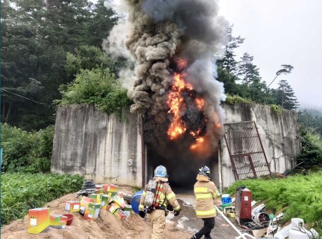 홍천 내면 구룔령로 저장고 화재.JPG