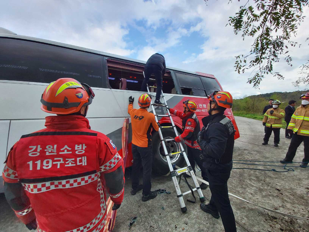 강릉 사천면 버스사고(221029)_3.jpg