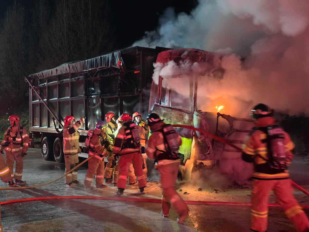 0358 횡성 영동고속도로(강릉) 횡성휴게소 내 차량화재1.jpg