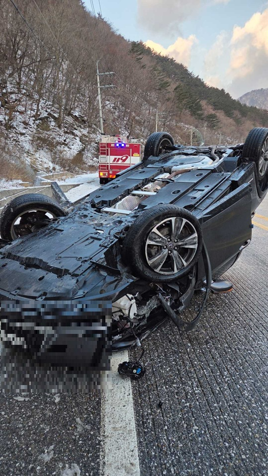 0748 정선 북평면  숙암리 숙암교 인근 도로 차량 전복.jpg