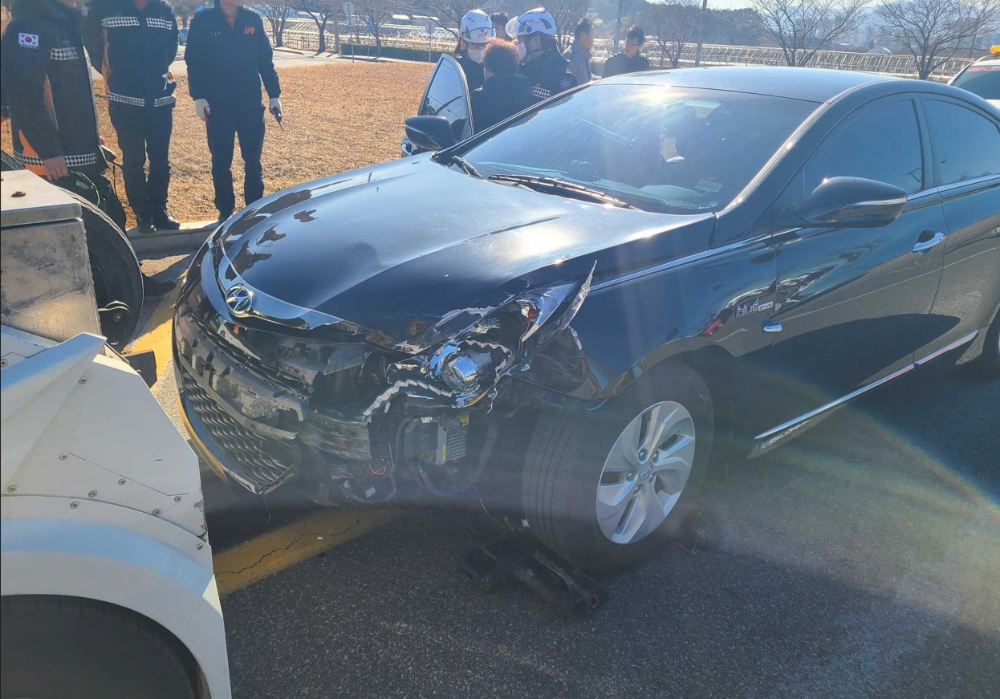 1325 강릉 교동 운정교 인근 삼거리 교통사고.jpg