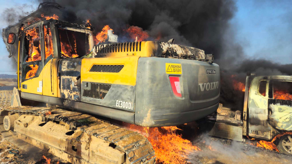 1457 철원 포크레인 화재 2.jpg