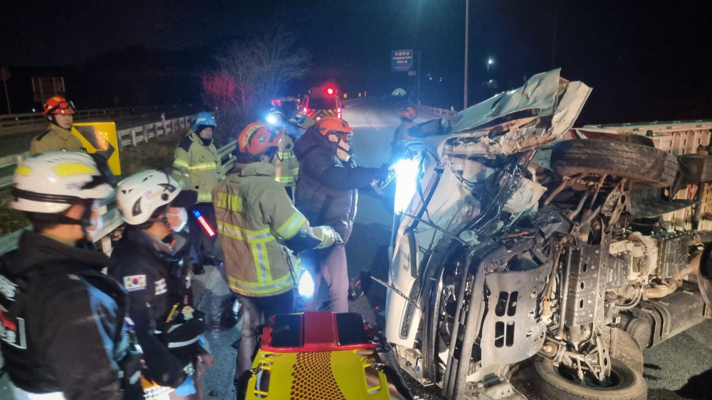 1936 횡성 학곡리 횡성터널 전 차량 전도.jpg