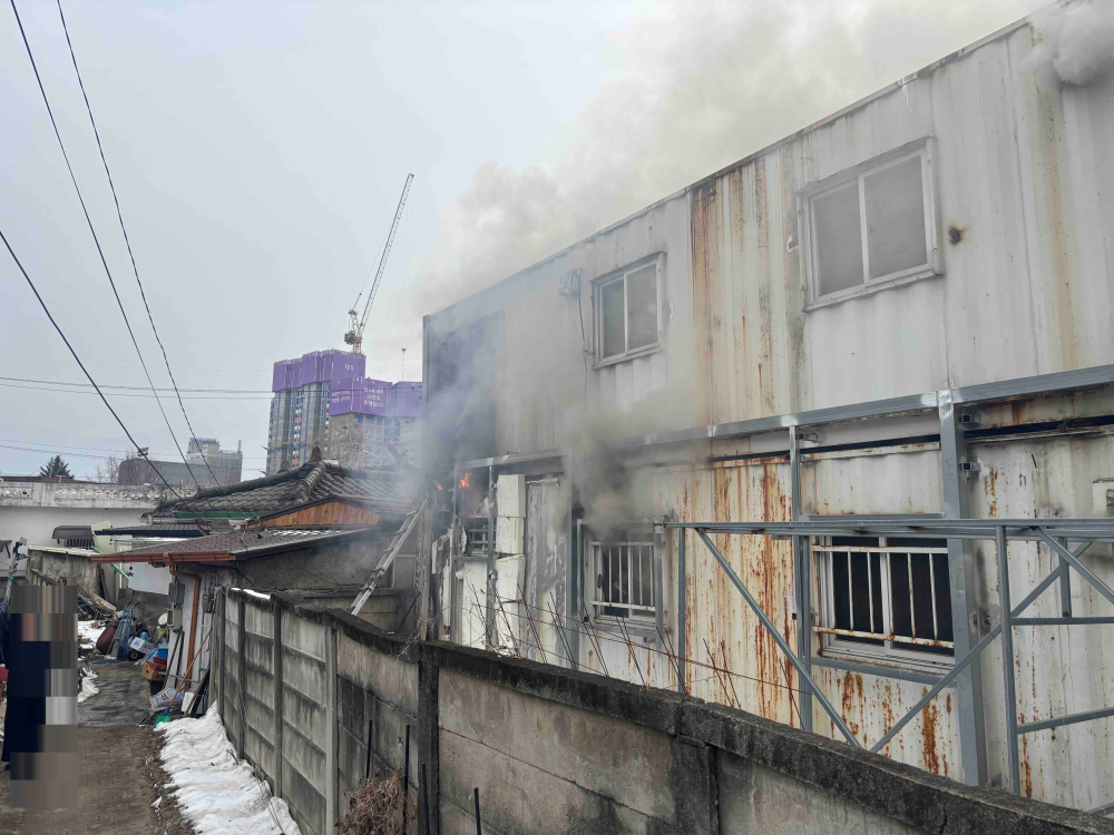 1216 원주 개운동 컨테이너 화재.jpg