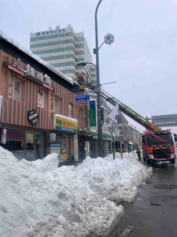 1413 평창 대관령면 횡계리 상가건물 지붕 제설.jpg