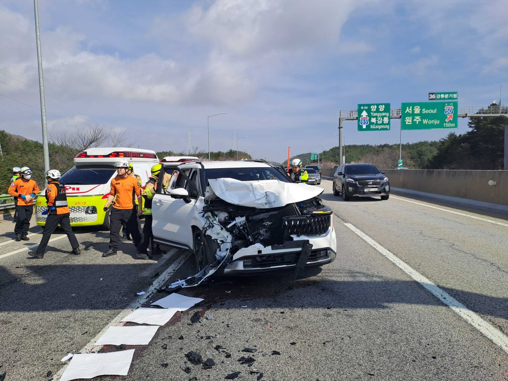 0932 강릉 동해고속도로 교통사고.jpg