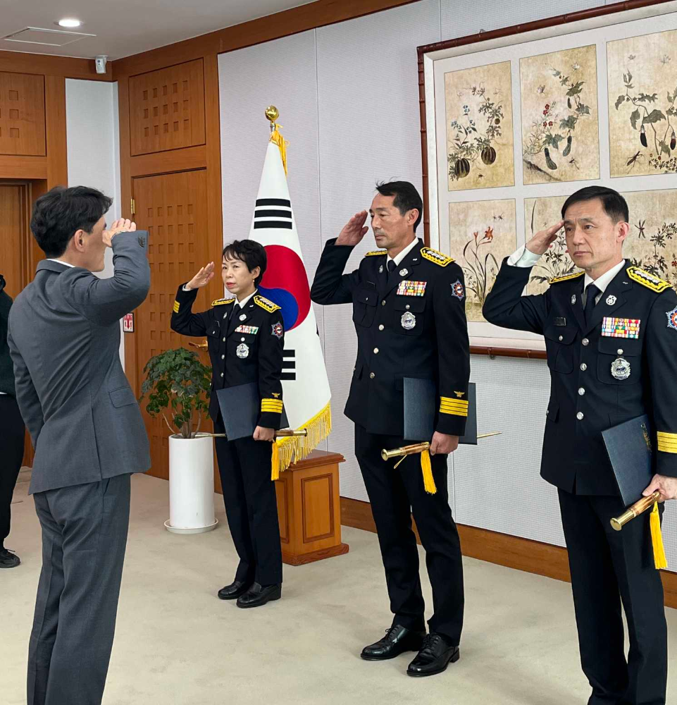 임명장 수여1.jpg