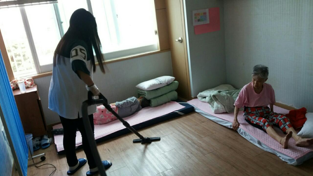 요양원봉사1.jpg