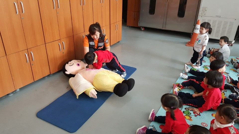 해피맘_어린이집_안전교육_사진.jpg