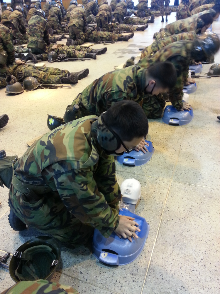 130204_군장병_심폐소생술.jpg