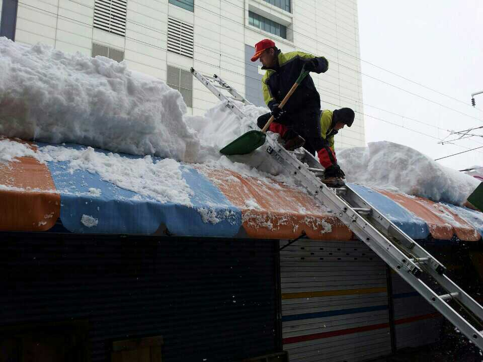 평창군의용소방대연합회_제설봉사3.jpg