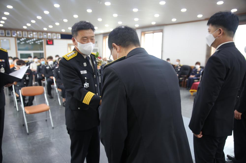 [보도자료-태백소방서] 2021.7.5. 태백소방서, 정기인사에 따른 임용장 수여식 가져 (1).JPG