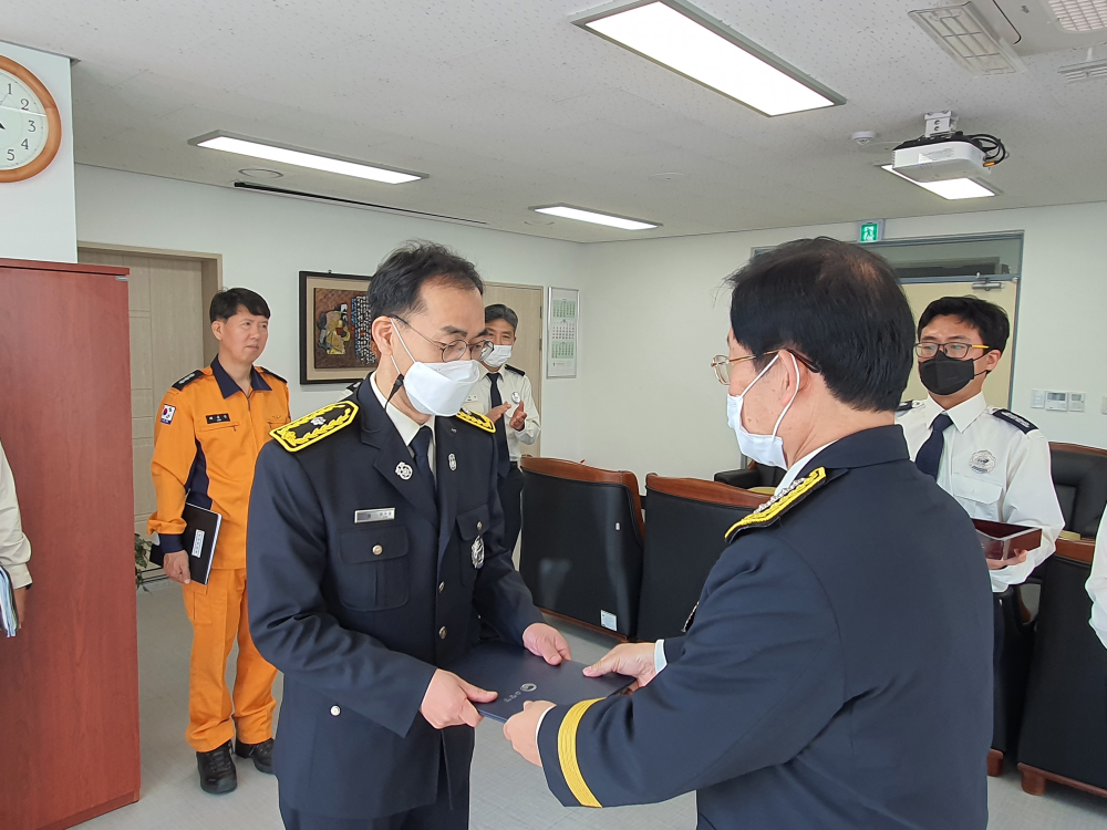 엄우열 소방위 청장표창 수상 (2).jpg