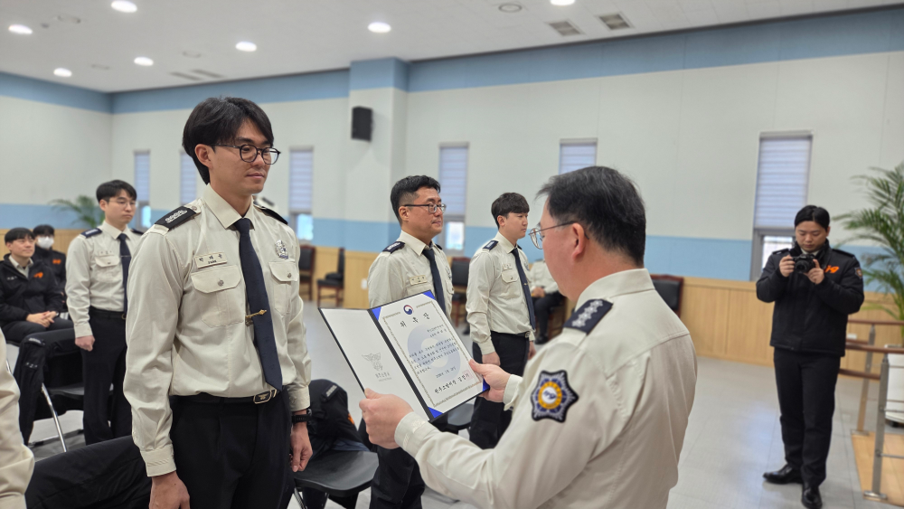 위촉장 수여1.jpg