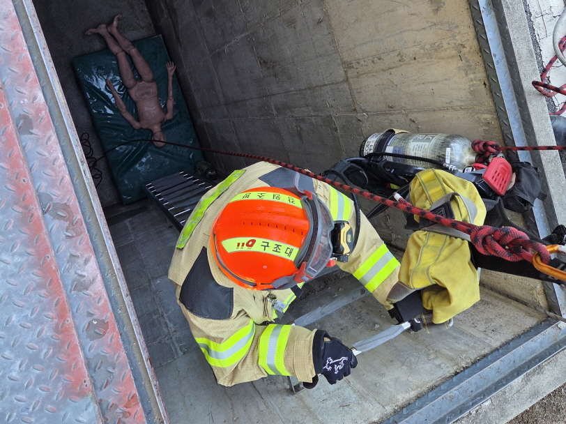 [0.5]맨홀 밀폐공간 사고 구조 훈련.jpg