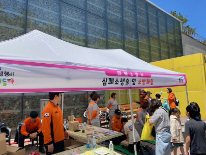 태백소방서는 지난 5일 한국안전체험관에서 열린 제104회 어린이날 기념 ‘날아라 새들아 Festival’ 행사에서 소방안전체험 홍보부스를 운영했습니다
