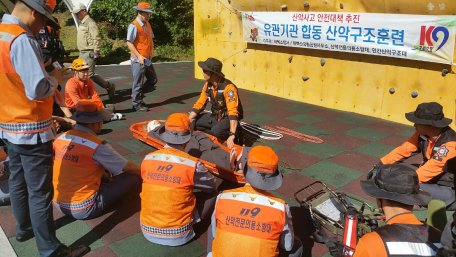 태백소방서 119구조대, 가을철 유관기관 합동 산악구조훈련 실시