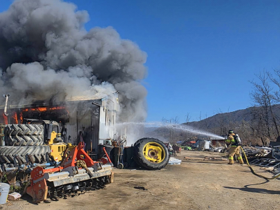 해안면 현리 농기구센터 화재 발생