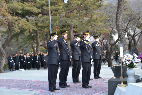 금강정 충혼탑 참배